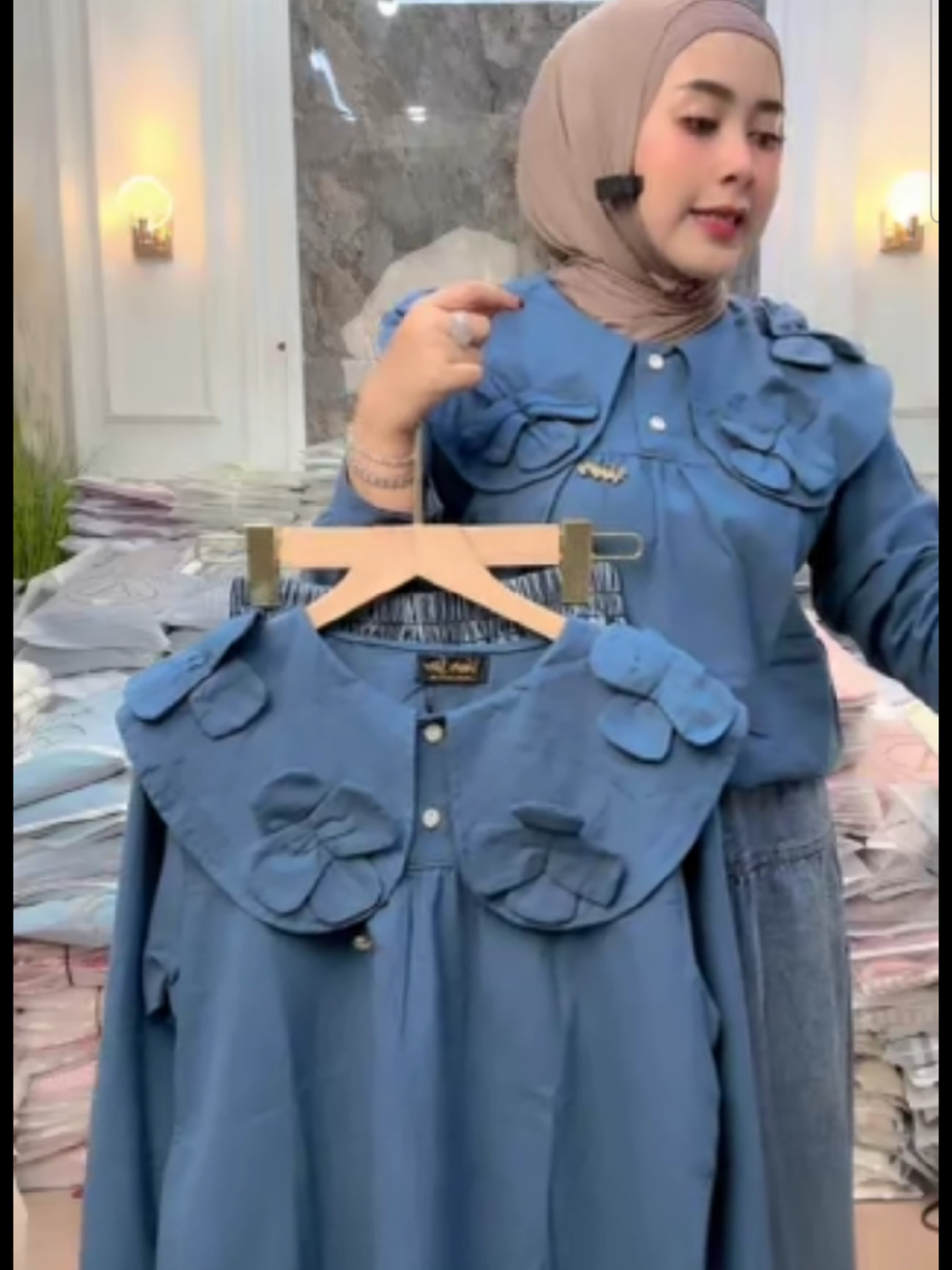 DELAINA SETELAN ROK JEANS by Vanos Store#dresswell #oneset #ootdfashion #setelanwanita #setrok 