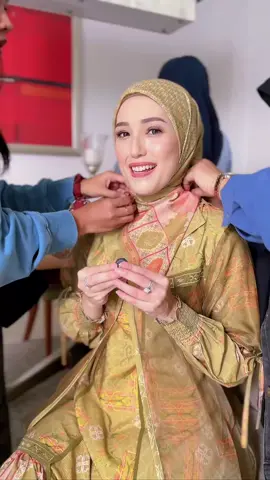 Komentar kak Adelia Waktu photoshoot, Masyallah yuk bunsay jangan sia-siakan launching termewah inayaelesy ini, untuk hari raya 2026  Jangan nyesel kalau kehabisan! Japri aku SEKARANG! 📲 japri aku yuuk #scarves #sarimbitaisha#sarimbitkeluarga #sarimbit2025 #sarimbitinayalesy @adeliapasha22  @pashaungu_real 