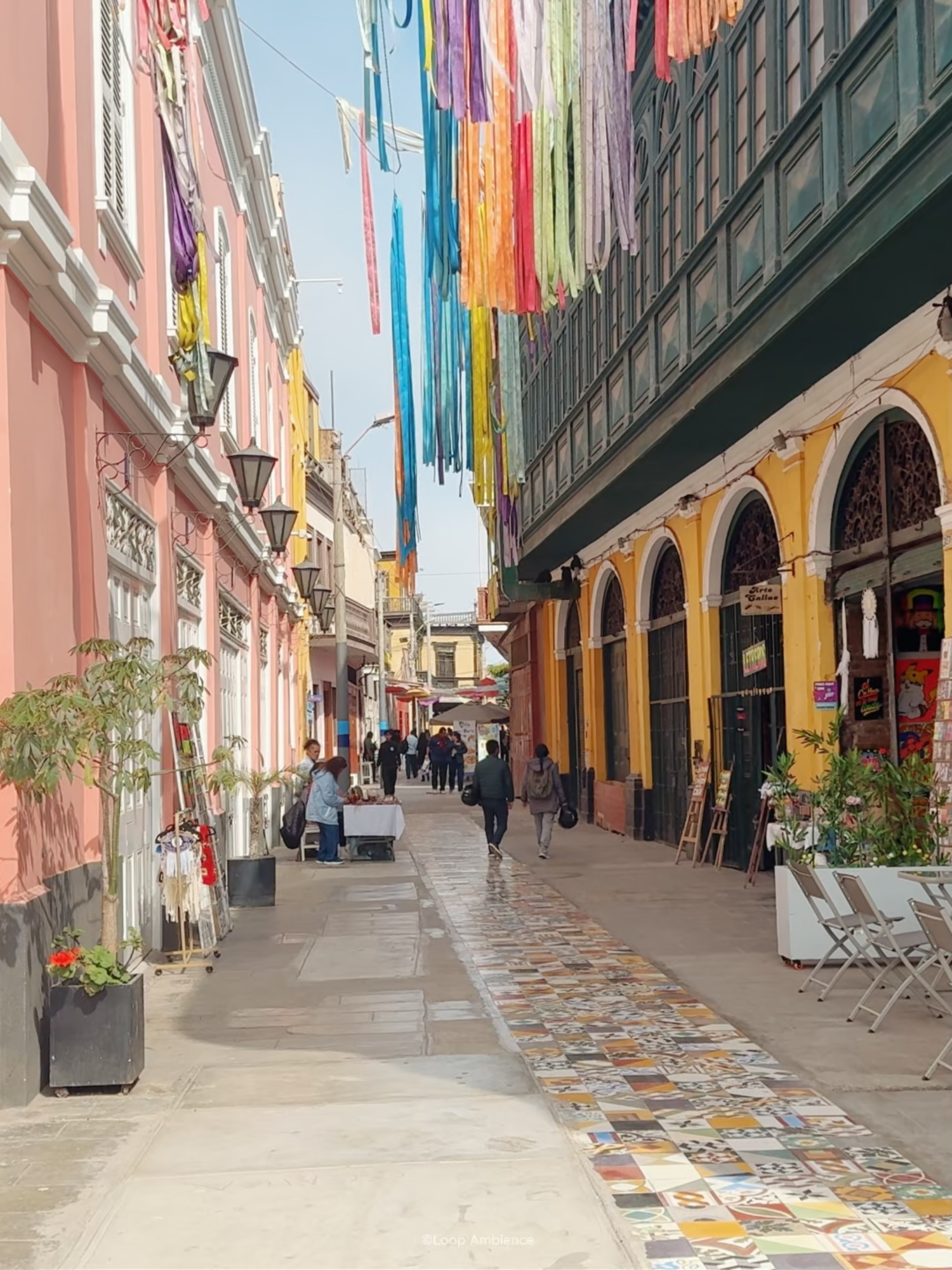Explora la historia y el encanto del Callao 🇵🇪⚓. Recorre el colorido Callao Monumental, lleno de arte urbano, galerías y arquitectura colonial 🎨🏙️. Disfruta del ambiente costero en La Punta, con su malecón, playas y vistas al mar 🌊. Descubre la historia naval del Perú en la Base Naval del Callao, y vive una experiencia única dentro del Museo Submarino Abtao, donde podrás entrar a un submarino real 🚢. Una visita que combina cultura, historia y mar en un solo destino. #Callao #CallaoMonumental #LaPunta #MuseoAbtao #TurismoPeru