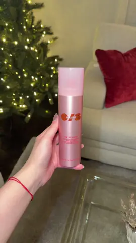 Absolutely love the on til dawn setting spray @ONE SIZE BEAUTY always a go to for me #fyp #onesizebeauty #settingspray #onesizesettingspray #holidaygift 