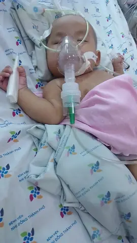 Đã 3 ngày trôi qua con gái mẹ cai máy thở, con gái mẹ rất kiên cường mẹ yêu con rất nhiều😍 mẹ mong có nhiều sức khoẻ để cùng thức  đêm với con vượt qua bệnh tật trong thời gian này 