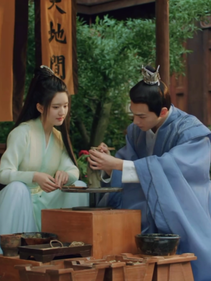 Mereka kalo udah saling natap terus senyum2an tuh manis banget 🥰 💙💜#whorulestheworld #yangyang #zhaolusi #yanglu #drachin 