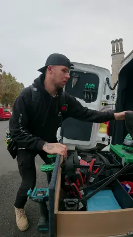 Another day, another drop down seal 🙌🏼 #carpentry #DIY #tools #pov #woodworking 