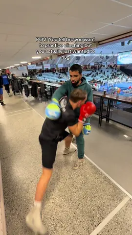 @Abdelrahman Sakr 😅🤣🤣 #boxing #warmup #fyp #boxeo #clinch 
