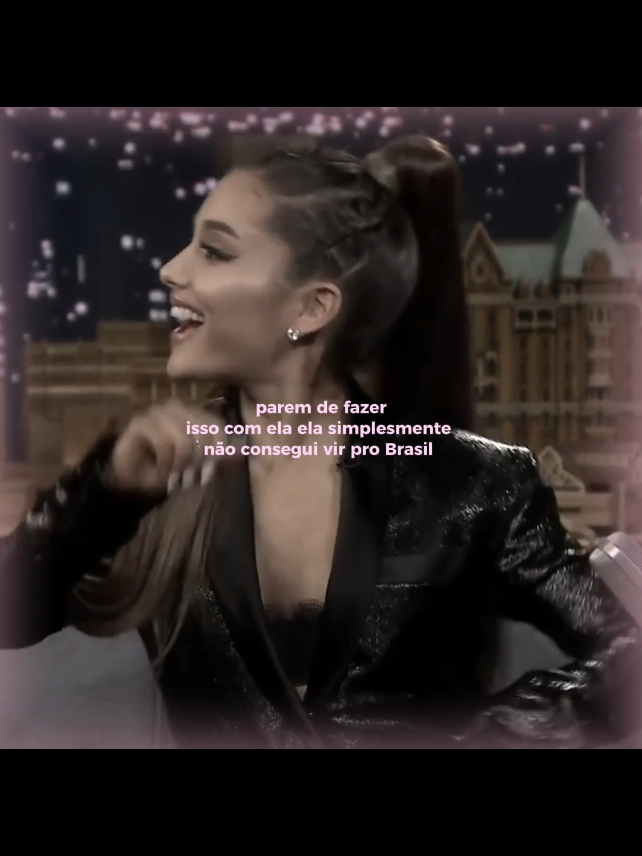 gente pfvr todo mundo erra  ELA É HUMANAAAAA . #foryoupage #arianagrande #wicked #polemica #brasil🇧🇷 