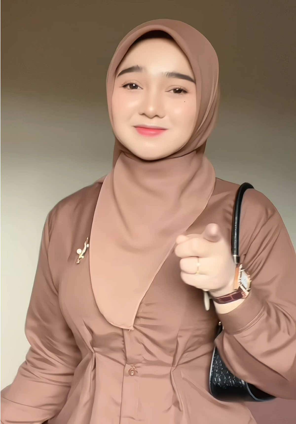 Tolong ini blouse kemejanya cakep banget cuma 40rb???😭🤎 #affiliate #blouse #fyp #kemejawanita #indahtanjung 