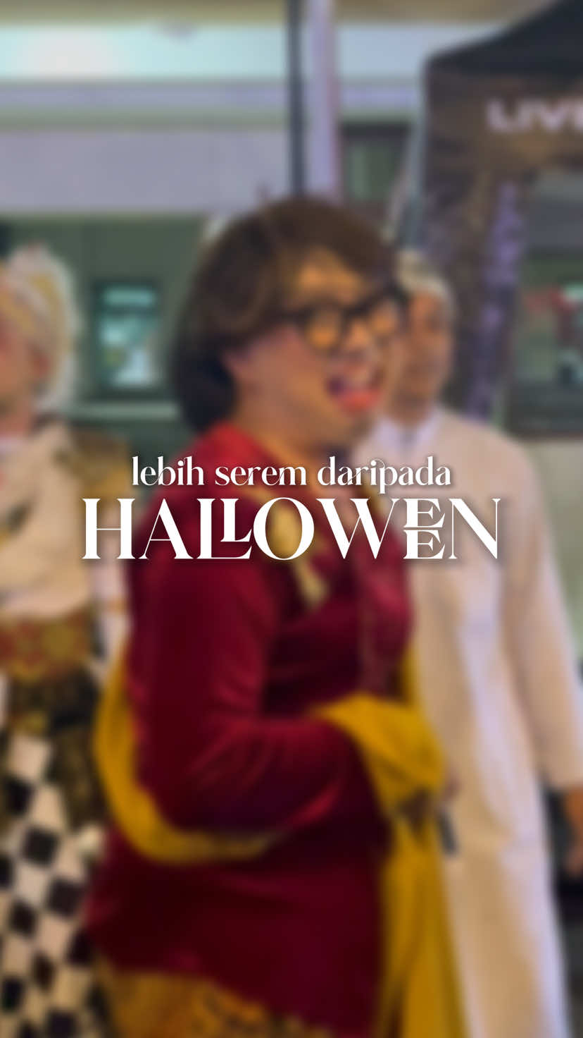 Ternyata ada yang lebih serem.. Tambahin versi kalian dong, apa yang lebih serem dari Halloween?👻 #PasarBaruTradeCenterBandung #MalamMerinding2025 #RooftopPasarBaruTradeCenterBandung #Halloween2025  