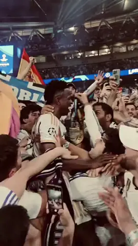 فيني🥹🌚#ريال_مدريد #متابعه_ولايك_واكسبلور_احبكم 