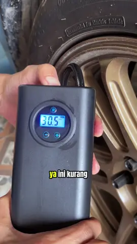 Replying to @mas_khafidzz Biarpun kecil tapi mantap ni om pompa ban portable elektrik buat jaga2 kalau ban motor atau mobil kempes di perjalanan #wibgajian #pompabanelektrik #pompaanginportable #pompabanmobil #pompabanmotor 