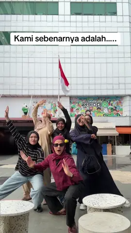 Jangan maen2 ama qtaaaa… @Selvi salavia 