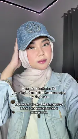 blue cap from @R U C A S 