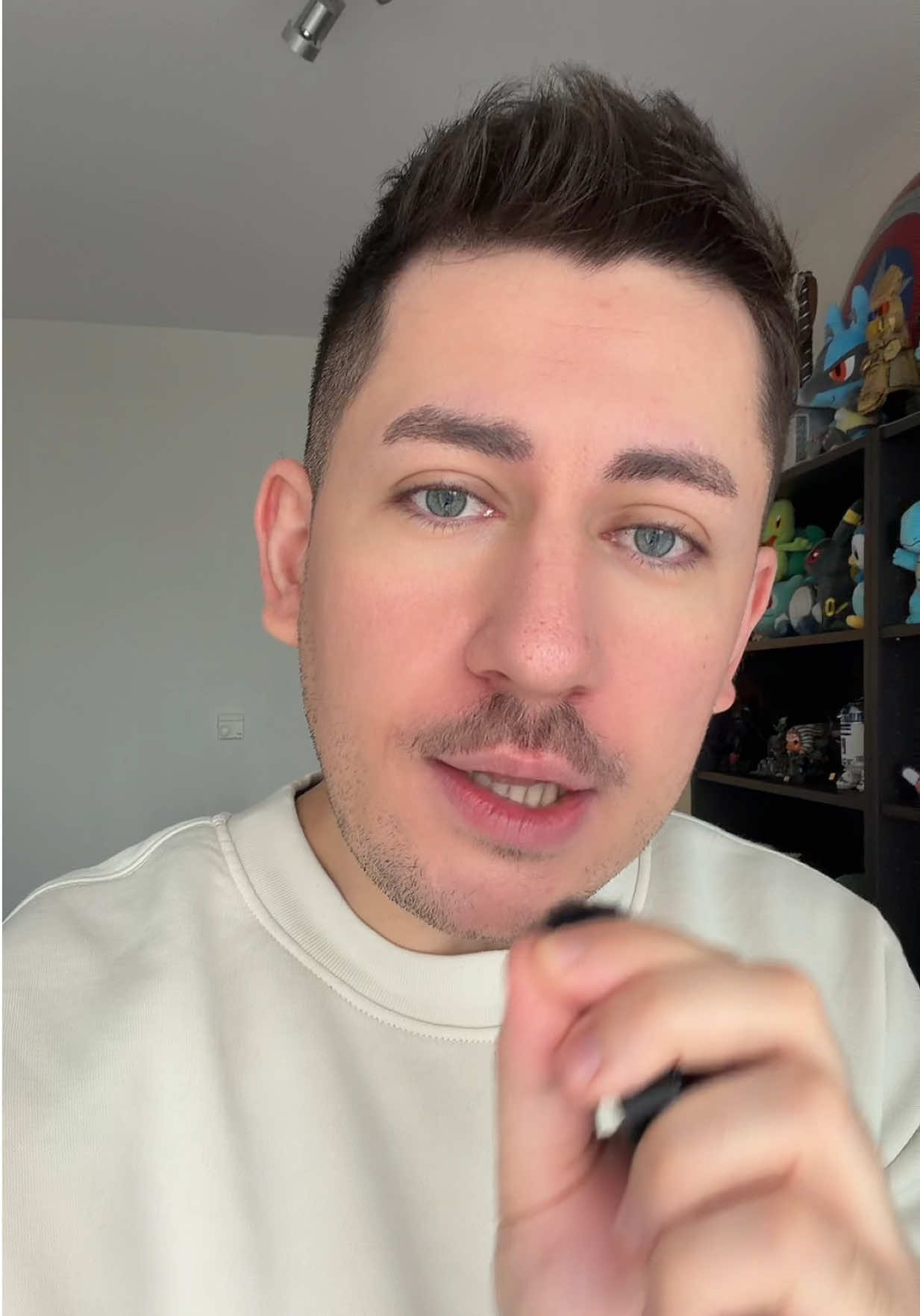 De ce ne jucăm joculetele astea la 30 de ani???