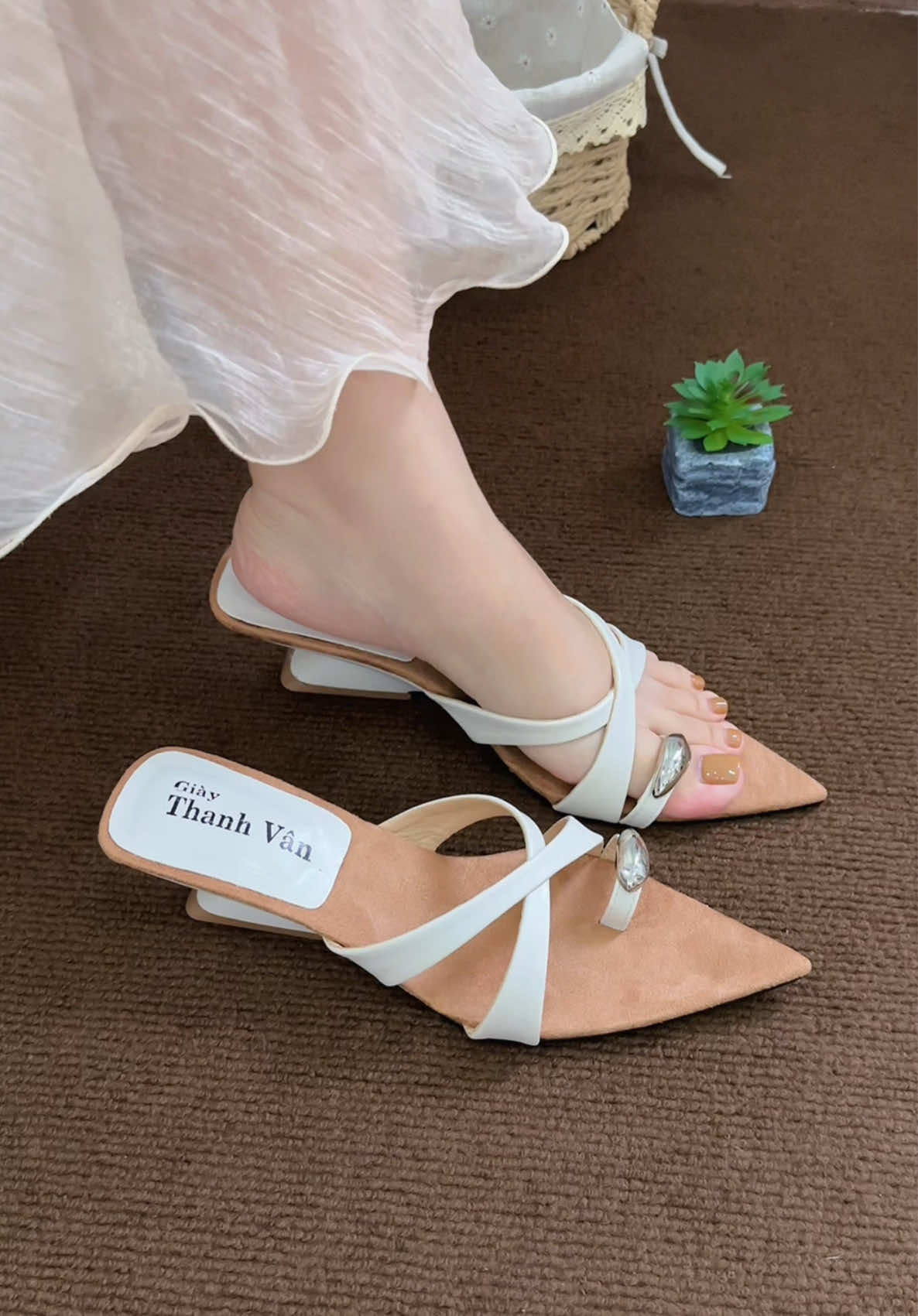 Cao gót nữ quai chéo mũi nhọn  #caogotnu #caogotmuinhon #depxinh #xuhuong #tiemgiaycuanang 