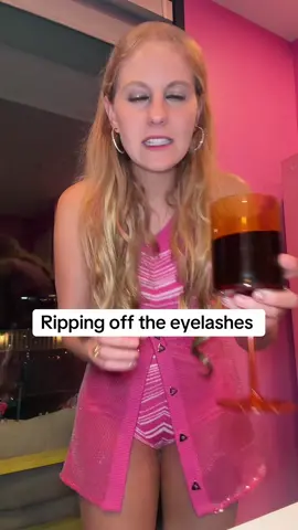 Rippin’ it all off!!! Amazing first night of Sabrina in Nashville. #sabrinacarpenter #shortnsweettour #shortnsweet 