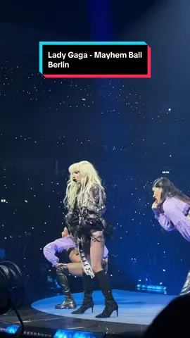 ARTPOP STANS RISE @ladygaga #ladygaga #littlemonsters #mayhemball #berlin #concert
