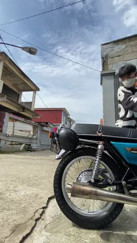 orangnya muda, motornya tua 👀           #kz200 #kawasakibintermerzy #kz200indonesia #bintermerzy #kawasakilife 