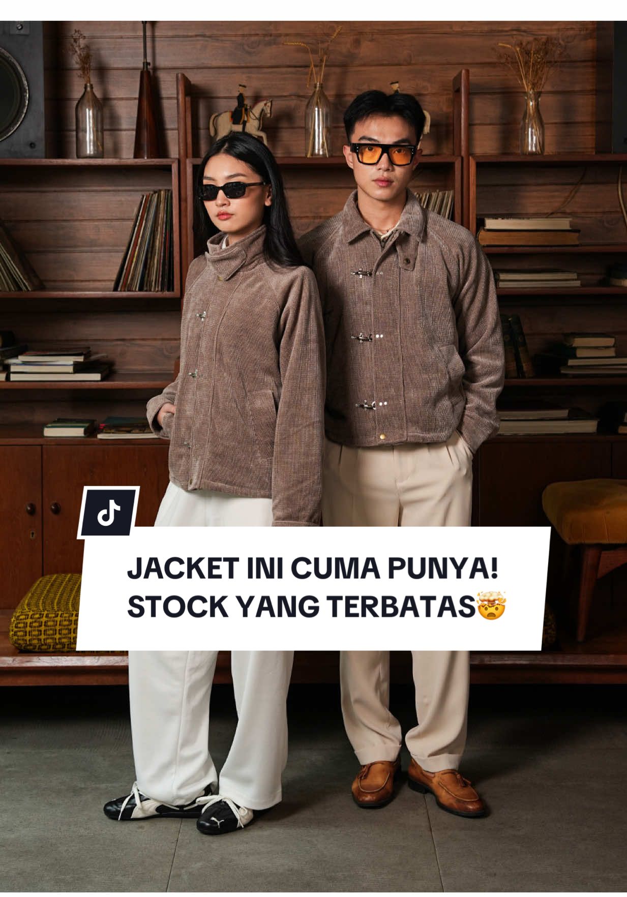 Gentss!! Release time sudah tiba!!  Makin kebayang gak sih halus dan uniknya bahan corduroy ini?! Bikin keliatan ganteng dan preppy banget, gasihh?? 🤯🤯 Anw, stok masih tersedia dan baru aja rilis,  so make sure kalian dapetin size yang kalian mau!!🥰🥰 #signore #sgnr #sgnressentials 