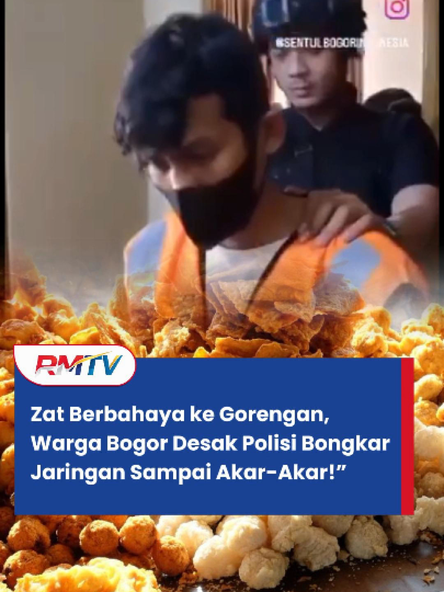 Campur Zat Berbahaya ke Gorengan, Warga Bogor Desak Polisi Bongkar Jaringan Sampai Akar-Akar!”     Masyarakat kembali dikejutkan oleh laporan beredarnya makanan seperti gorengan dan ayam geprek yang diduga dicampur zat berbahaya hingga menimbulkan efek ketagihan serta gangguan kesehatan. Beberapa wilayah di Bogor disebut sebagai titik produksi dan penyebaran, membuat kekhawatiran meningkat terutama di kalangan para orang tua. Kejadian ini memicu keresahan luas karena menyangkut keamanan pangan yang dikonsumsi masyarakat sehari-hari. Mengetahui keresahan tersebut, pihak kepolisian dikabarkan telah melakukan penindakan di wilayah Bogor dan menangkap terduga pelaku. Warga semakin mendesak agar kasus ini diusut sampai ke akar-akarnya, untuk memastikan siapa saja pihak yang bermain di balik penyebaran zat berbahaya melalui makanan. Jika terbukti terorganisir, tindakan ini dinilai sangat berbahaya, bahkan disebut lebih berbahaya dari terorisme, karena dapat merusak kesehatan masyarakat secara sistemik dan tidak kasat mata. Meski laporan penangkapan telah beredar, masyarakat diimbau tetap meningkatkan kewaspadaan dalam membeli makanan di luar. Pengawasan bersama antara warga dan aparat perlu terus dilakukan untuk mencegah kejadian serupa. Pelaporan cepat terhadap aktivitas mencurigakan akan sangat membantu dalam penindakan lanjutan, demi keamanan pangan dan perlindungan generasi mendatang. #BogorWaspada #UsutSampaiAkarAkar #LebihBerbahayaDariTerorisme #SiapaYangBermain #KeamananPangan #WaspadaJajanan #AwasJajananBerbahaya #BogorUpdate #SentulUpdate #GunungPutri #Cibinong #Cisarua #Cigombong #InfoTerkini #ViralBogor #PantauTerus #PolisiBergerak #TangkapPelaku #LindungiGenerasi #JanganSepelekan #AwasModusBaru #WargaBogorBersatu #DesakKeadilan #StopZatBerbahaya #MasyarakatWaspada #JagaAnakKita #AdukanSegera #InfoDarurat #BahayaMengintai #UpdateKeamanan #JanganDiam #LaporkanSekarang #ViralHariIni #BeritaPanas #BreakingNews #KejahatanPangan #LindungiKeluarga #TetapWaspada #PantauAnak #JanganTergoda #BongkarJaringan #CrimeAlert #PanganAman #UntukBogor
