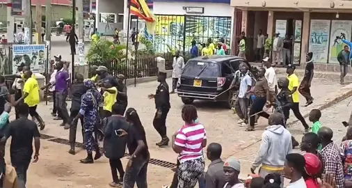 He Bobiwine’s convoy attacked by NRM goons on his way to kiruhura and Kazo districts#ProtestVote2026 #AnewUgandaNow #foryou #viral #fyppppppppppppppppppppppp @National Unity Platform @Bobi Wine @IamBarbieKyagulanyi 