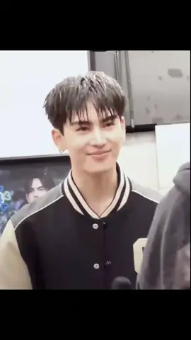 သူ့ခလေးကို အပြုံးမပျက်အောင် ထားပေးနိုင်တဲ့ လူကြီးပေ့🤭💗 Happy birthday par 🎂🎉ပါချစ်ရေ မွေးမှာပျော်ရွှင်ပါစေနော် ကိုယ့်ရတဲ့P'perthနဲ့လဲ ထဝရအတူတူနေနိုင်ပါစေလို့ ဆုမှူး‌ကောင်းတောင်ပါတယ်နော်💗🎂#perthsanta #perthtanapon #santapp #foryou #fyppppppppppppppppppppppp 