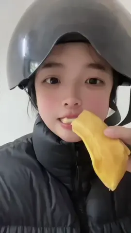 Wearing a helmet vs taking it off, which one do you choose? 🤣 #chinesedrama #heheha #douyin #douyin抖音 #tiktokchina 