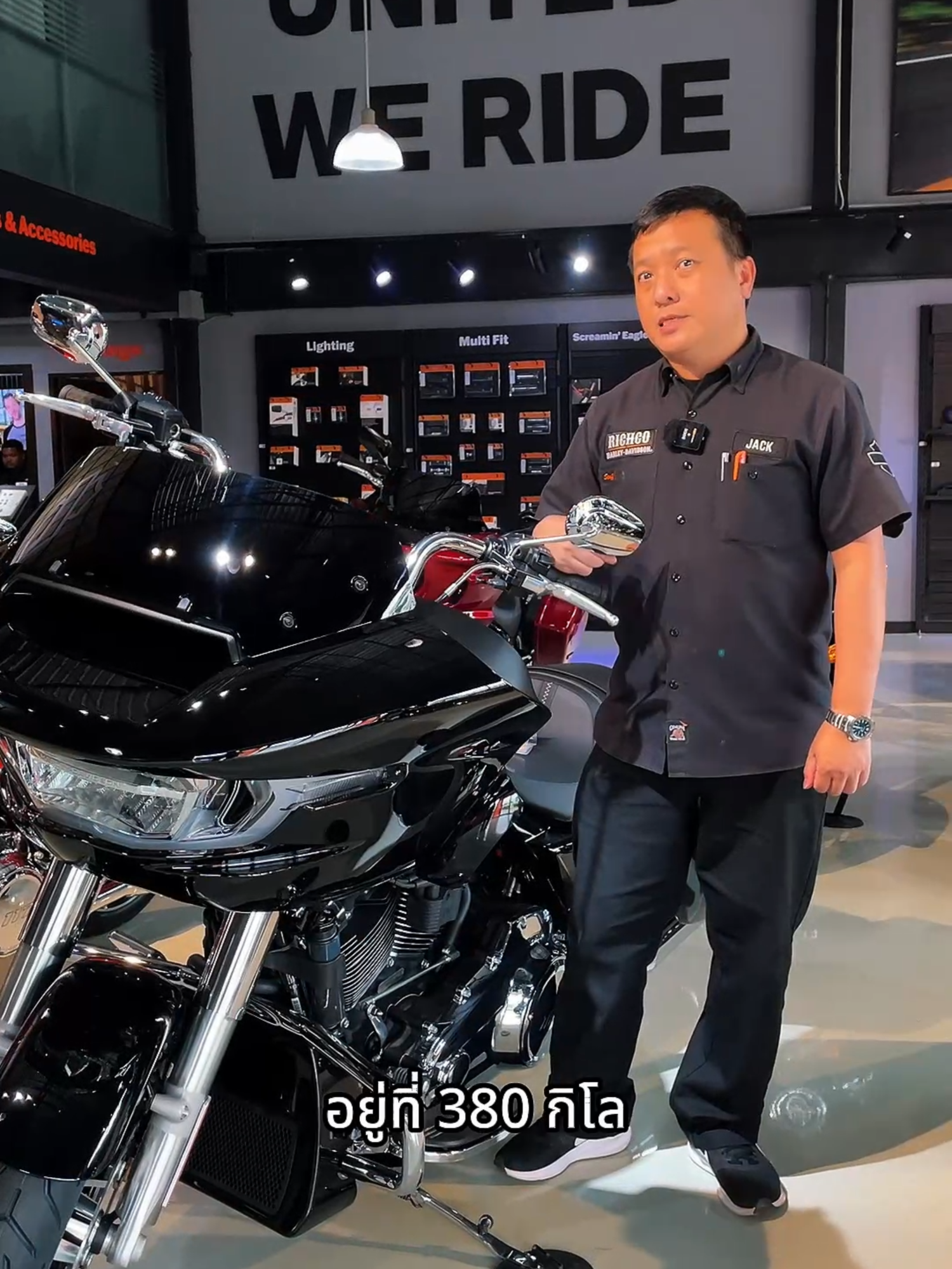 Road Glide vs Street Glide  สองสไตล์ที่แตกต่าง แต่เท่ไม่แพ้กัน ทั้ง Road Glide™ และ Street Glide™ MY24 ต่างโดดเด่นด้วยดีไซน์ใหม่ที่สะท้อนเอกลักษณ์แห่ง Touring ในแบบฉบับ Harley-Davidson® แต่...อะไรคือความแตกต่างที่แท้จริงระหว่างสองรุ่นนี้? เสียงเครื่องที่ต่าง ความรู้สึกในการขี่ที่ไม่เหมือน หรือรูปลักษณ์ที่บ่งบอกตัวตนคุณได้มากกว่า ถ้าอยากรู้ว่ารุ่นไหน “ใช่” สำหรับคุณ แนะนำให้มาสัมผัสด้วยตัวเอง  ทดลองขี่ฟรีที่ Richco Harley-Davidson® Chiang Mai ⚡ ข้อเสนอพิเศษสุดคุ้ม มีจำนวนจำกัด! ⚡ ✅ ดาวน์เริ่มต้นเพียง 15% ✅ ฟรีดอกเบี้ย 0% นาน 4 ปี ✅ ฟรีประกันภัยชั้น 1 📽️ คลิกชมวิดีโอ แล้วมาดูกันว่าคุณเป็นสายไหน Road Glide หรือ Street Glide ----------------------------------★ นัดทดลองขี่ / สอบถามรายละเอียดเพิ่มเติมได้ที่ 📍Map : https://goo.gl/maps/QAnJiZGZyXB2 . #ROAD24 #RideYourWay #HarleyDavidsonThailand #RichcoHarleyDavidson #HarleyDavidson #HarleydavidsonAsia #HarleyDavidson #Roadglide #RichcoHarley