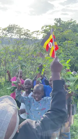 Waliwo awakana 😏😂✌🏾🙌🏾 #funnyhen #comendy #foryoupage #tiktokuganda #vira 