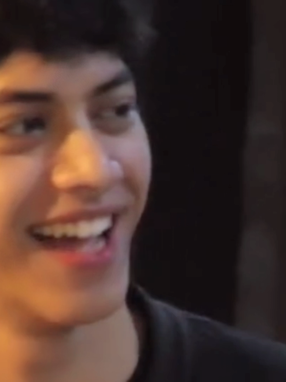 cakep dari sisi manapun.  #elputrasarira  #rangga #ranggacinta 