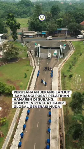 Subang, 5 November 2025 – Pusat pelatihan Hamaren di Subang hari ini menerima lanjutan kunjungan strategis dari delegasi perusahaan Jepang. Delegasi Jepang secara langsung melihat fasilitas pendidikan bahasa hingga fasilitas pelatihan teknis, mereka juga mengamati sesi pembelajaran, dan berdiskusi mendalam mengenai kurikulum yang dijalankan di Pusat Pelatihan Hamaren di Subang.  Delegasi perusahaan Jepang merespon kunjungan hari ini dengan antusias dan positif, hal ini diharap akan menjadi sinyal kuat kemitraan jangka panjang dan penyerapan tenaga kerja generasi muda secara berkelanjutan. #generasimuda #indonesiajepang🇲🇨🇯🇵 #kerjadijepang #fypシ゚ #lpkhamaren 