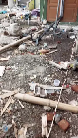 Ya Allah mas baim hari Senin kemaren Tante ke pondok,tepat hari Senin tepat wkt ashar,dimana musibah itu terjadi.... Jumat sudah menginjak 40 harinya kamu meninggal kan orang tua dak keluarga semuanya.. sangat mulia tempatmu mas,kelak bawa semua keluarga mu disurganya Allah... lahumul Fatihah:Maulana Alfan Ibrahimovic...😭😭😭