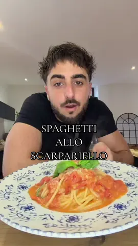 Spaghetti allo Scarpariello 🍝🤌🏽 Recette : 4 personnes  • 500g Spaghetti • 500g Pomodorini (Datterino)  • 60g Parmigiano Reggiano • Basilico Fresco • Aglio  #pasta #italianfood #pourtoi #fyp #mammamia 