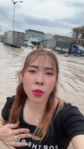 Chiều 5/11/2025  Qlo1A ngập nước 