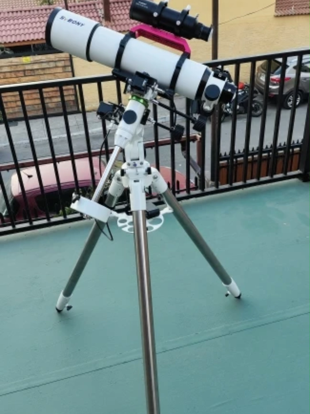 Essential Equipment for Sun Observing:   Best Time to Observe the Sun in November:   Uranus reaches opposition on November 17th. At this time, Uranus is closest to Earth and at its brightest, making it the best time of the year to view Uranus.   ① Recommended Observing Time/Location:  Time: November 17th  Best Observing Locations:  Death Valley National Park, USA.  Atacama Desert, Chile.  Australian Outback: Places such as Uluru, away from cities.   ② Recommended Equipment:  90mm SV48P Telescope + SV225 Theodolite - SV225T Tripod + SV188P Diagonal Scope + SV118 Barlow Scope + F9152C 15mm Eyepiece;  MK105 Telescope + SV225 Theodolite - SV225T Tripod + SV188P Diagonal Scope + SV215 The combined magnification of the MK105 and SV215 reaches 455x, exceeding the MK105's maximum magnification limit of 210x. However, they can still be focused due to the SV215's parfocal design.  ③ Observation Tips: The key to observing Uranus at opposition is 