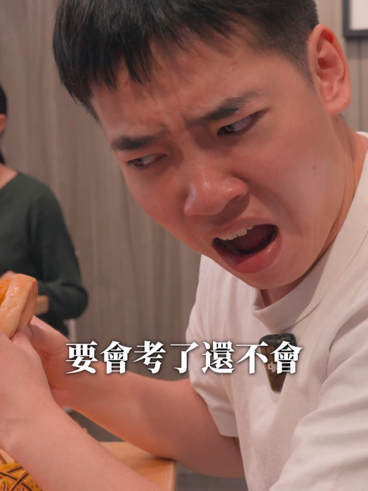 這間早餐店真是臥虎藏龍啊 #有特色的帥哥 一大早已經上演夠多劇情了，早餐就選簡單無負擔還能有飽足感的吧😍 🌱早安美芝城【美蔬綠系列】登場！—— 採用全科技環控技術栽培的綠脆捲萵苣， 100%零農藥、產地直送、無添加負擔， 清爽高纖、低卡無罪惡感。 一口咬下，是對自己好一點的開始💚 不只有各式堡類可以選擇，還有豐富的早餐盤以及沙拉盒喔！ 早晨變得更輕盈，就從明天的美蔬綠系列開啟吧💪🏻 🥬 #早安美芝城 #美蔬綠系列 #健康早餐也能很好吃 💚 全科技環控技術栽培綠脆捲萵苣｜100%零農藥｜高纖低卡｜產地直送 🌞 給自己一個更舒服的早晨