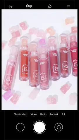 So pretty sampai nak ambik gambar dulu! Dia glossy, tapi still jaga bibir bagi dia lembut, moist, EVERYTHING! #CathyDoll #CathyDollMY #MoistfulBearLipGlaze#LipGloss #ThaiBeauty #ThaiProduct #ThaiMakeup