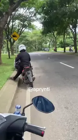 Kejadian siang ini saya dan suami di jegat sama 2 orang motor ini di summarecon bogor arah kopi nako. Makasih buat security summarecon bogor udah gercep bantuin #bogorviral #radarbogor #summareconbogor 