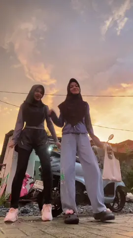 DANCE VIRAL NIHHH#pelarikonten #Running #foryou #DANCE #fyp 