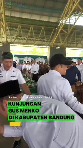 Hari ini, mendampingi kunjungan kerja Gus Menko Pemberdayaan Masyarakat, H. A. Muhaimin Iskandar di Kabupaten Bandung.  Mendengar langsung arahan dan visi beliau untuk penguatan masyarakat dan pembangunan daerah. Semoga sinergi ini dapat terus berlanjut dan setiap program yang beliau sampaikan membawa keberkahan bagi warga Kabupaten Bandung. #GusMenko #MuhaiminIskandar #KabupatenBandung #PemberdayaanMasyarakat #DomeBalerame 
