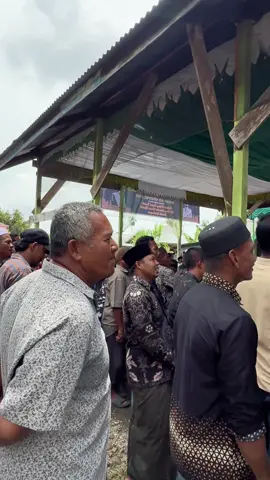 Bupati alfarlaky,….nyo Hana tapubuet  Puta taneuk peek.