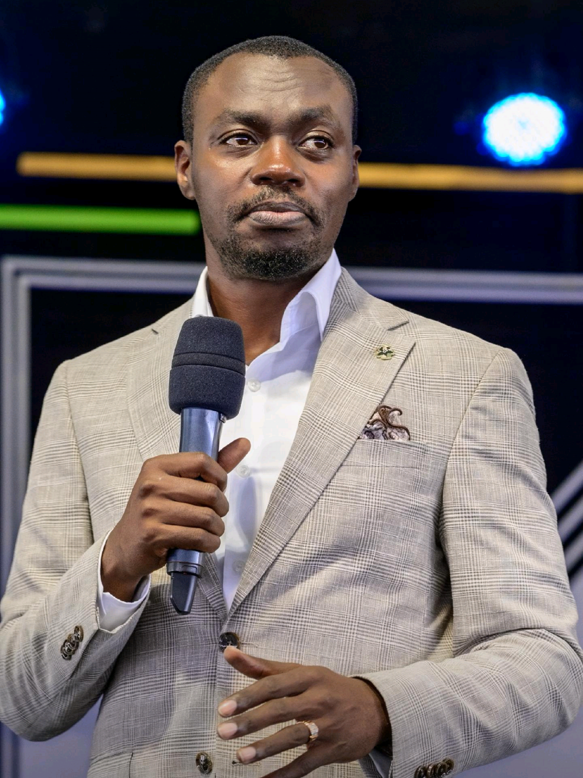 #fyp  Give your issues to God - Apostle Grace Lubega #apostlegracelubega #prayers #christiantiktok #christians 