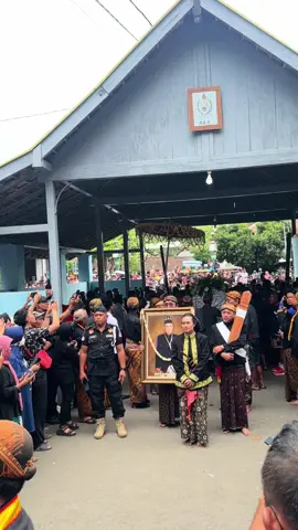 Sugeng tindak Sinuhun pakubuwono 13 🙏☹️ #pakubuwono #sinuhun #pakubuwonoxiii #makamrajarajaimogiri 