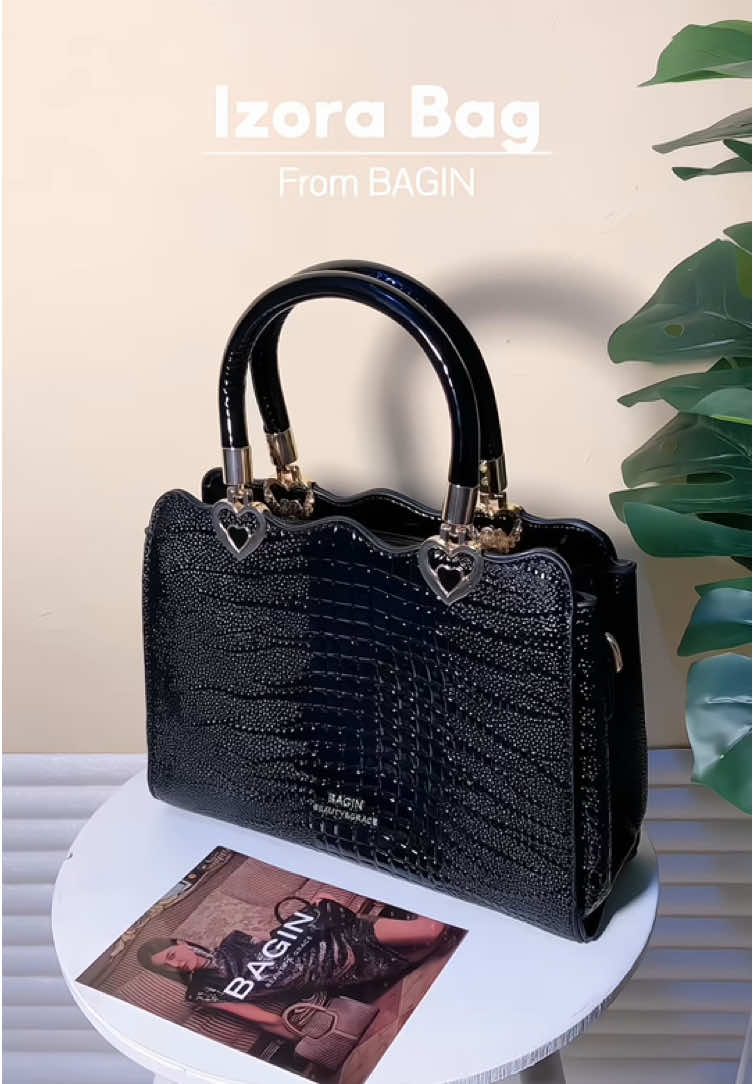 Langsung jatuh cinta banget sama tas yang satu ini 😍😭 super mewah tapi tetep simple ❤️ #fyp #bagin #tasbagin #tashitam #tasselempang #taswanita #tasselempangwanita #tasslempang #foryou #taskulit #handbag 