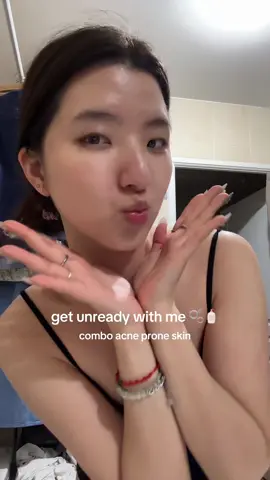 You can find all products on YesStyle ✨ code : POCKET15 + SNAMEL5 @YesStyle @YesStyleInfluencers  My skincare routine : beplain - Mung Bean Cleansing Oil  NEEDLY - Mild Cleansing Gel celimax - Dual Barrier Creamy Toner mixsoon - Glacier Water Hyaluronic Acid Serum COSRX - The Alpha-Arbutin 2 Discoloration Care Serum ISOI - ACNI Dr. 1st Speedy Spot HEVEBLUE - Black Yuja Bean Lifting Auto Eye Cream Dr.G - R.E.D Blemish Cica Soothing Cream Benton - Honest Eyelash Serum TOCOBO - Vita Glazed Lip Mask  #skincare #kbeauty #gurwm #yssurvival #yesstyle 