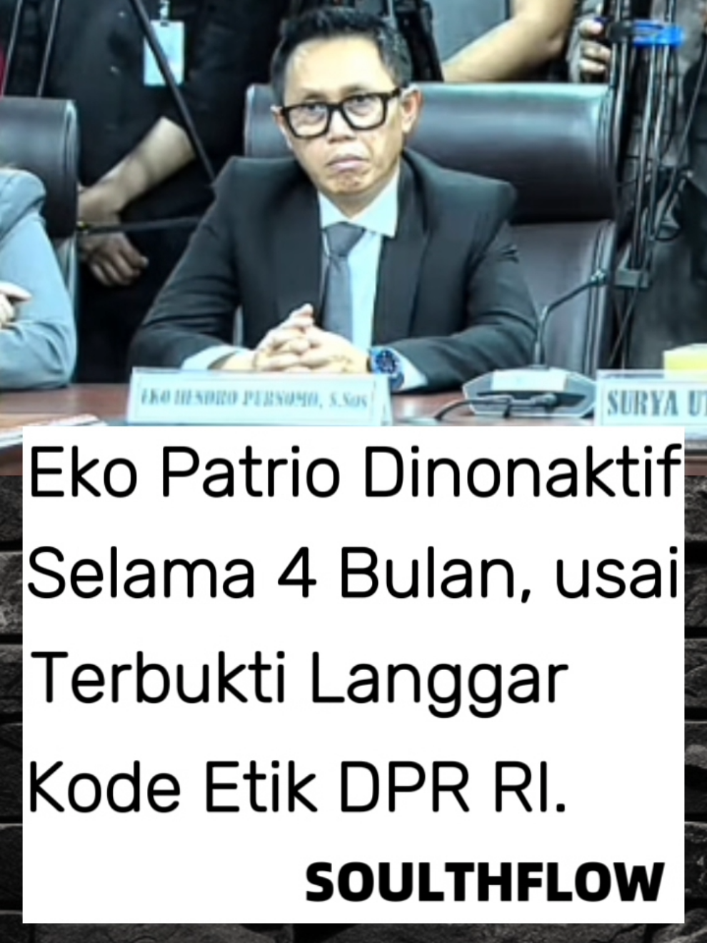 Mahkamah Kehormatan Dewan (MKD) DPR RI resmi menjatuhkan sanksi penonaktifan selama empat bulan kepada anggota DPR RI Eko Hendro Purnomo alias Eko Patrio. Dalam sidang yang digelar Rabu (5/11), MKD memutuskan bahwa Eko Patrio terbukti melanggar kode etik DPR RI. Sidang dipimpin oleh Ketua MKD Nazaruddin Dek Gam dan dihadiri langsung oleh kelima teradu, termasuk Eko Patrio. Wakil Ketua MKD, Adang Daradjatun, menyampaikan bahwa sanksi ini berlaku sejak putusan dibacakan dan dihitung sesuai keputusan DPP PAN. [🗞️: Inews] #ekopatrio #dpr #sidang 
