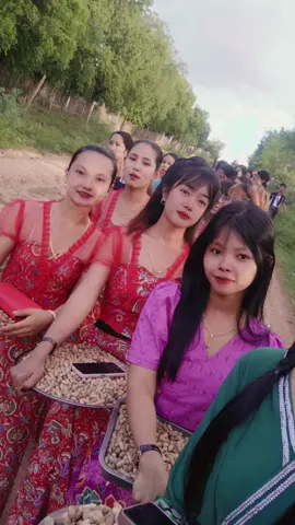 #foryoupage #fypシ နောက်ကအပျိူမမတွေနဲ့😍#