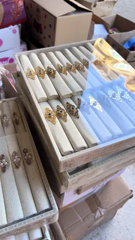 Serviette préparée 🎂🌸😍 Livraison 🚚 58wilys📦 0549908340📞☎️ #boite #gateau #emballage #fete #mariage 