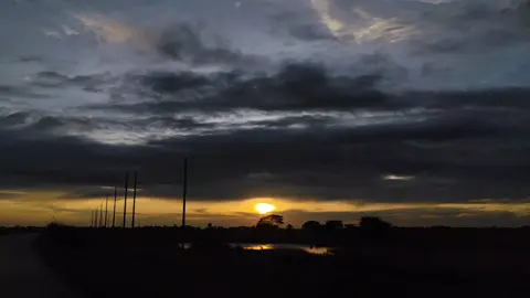 #နေညိုရင် #နာရီသံပုံမှန်လည်တာကြောက်ရွံ့လို့နေပီ #feelတာနော်😁😁 #fyp #ရောက်ချင်တဲ့နေရာရောက်👌 