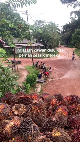 dulu kita pernah berada di posisi merka @Andi M @Rendy budak gacor🀄️ @Rangga gacorrr🀄️🀄️ #kenanganmasakecil #derivermuda #fypngpa #fypbakjago #fypbang 