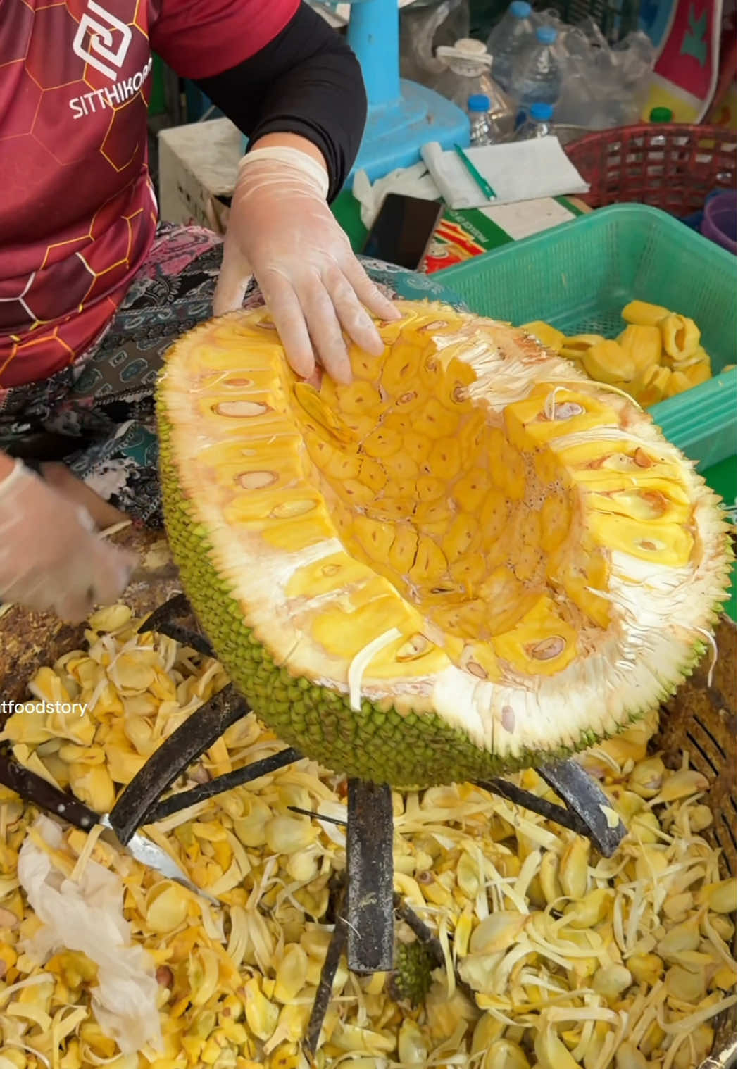 การปอกเอาเนื้อขนุน  📍 ร้านขนุนสมบูรณ์เจริญ 94 ตลาดไท ปทุมธานี #fruit  #eatfoodstory 