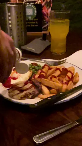 #yourguessisasgoodasmine #bethankfulforwhatyouhave♥️🙏🏻😍 #praisegodfornewmercies #littlemoments with my beautiful daughter ❤️❤️